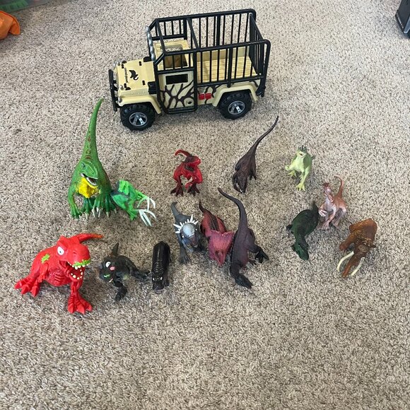 2021 Animal Planet Safari Vehicle With 13 Random Dinosaurs and Hippo - Picture 1 of 8